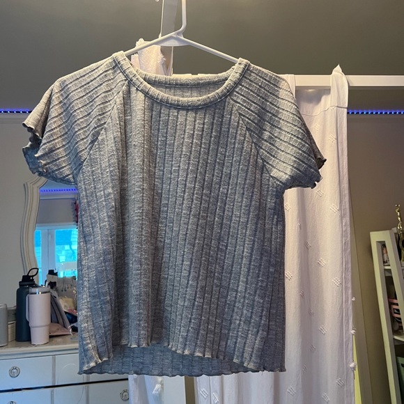 gray top - Picture 2 of 2